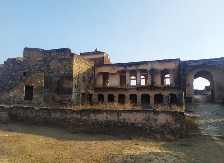 Fort Mandholi, India